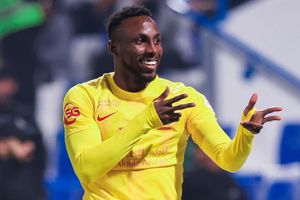 ¡Imparable! Julián Quiñones marca doblete en derrota del Al-Qadisiya