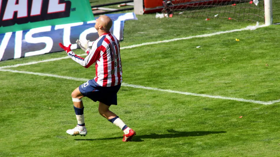 'Bofo' Bautista festejando el gol de la victoria ante Toluca en la Final del Apertura 2006 | MEXSPORT