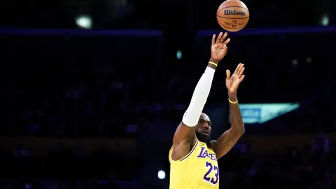 LeBron James, de Los Angeles Lakers, rompió récord de Robert Parihs | AP
