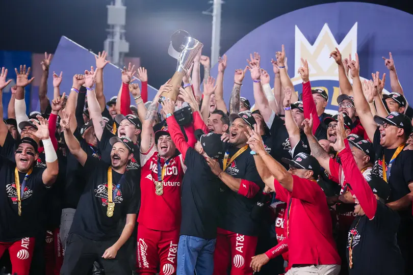 Jugadores de los Diablos Rojos celebran su título tras vencer a Charros de Jalisco en la Serie del Rey 2025 | IMAGO 7