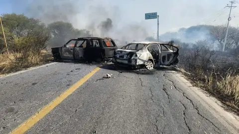 Elementos federales resguardan una carretera tras bloqueos registrados el 22 de febrero./ RS