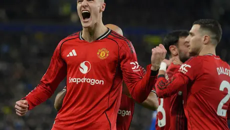 Manchester United vence al Everton, con gol de Šeško, y se mete a puestos de Champions