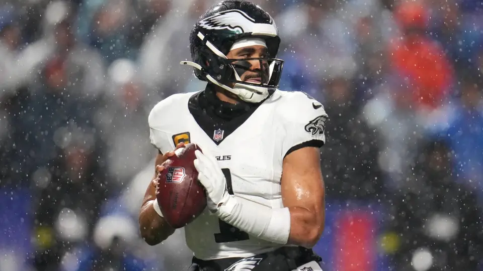 Jalen Hurts, mariscal de campo de Philadelphia, precursor del Tush Push | AP