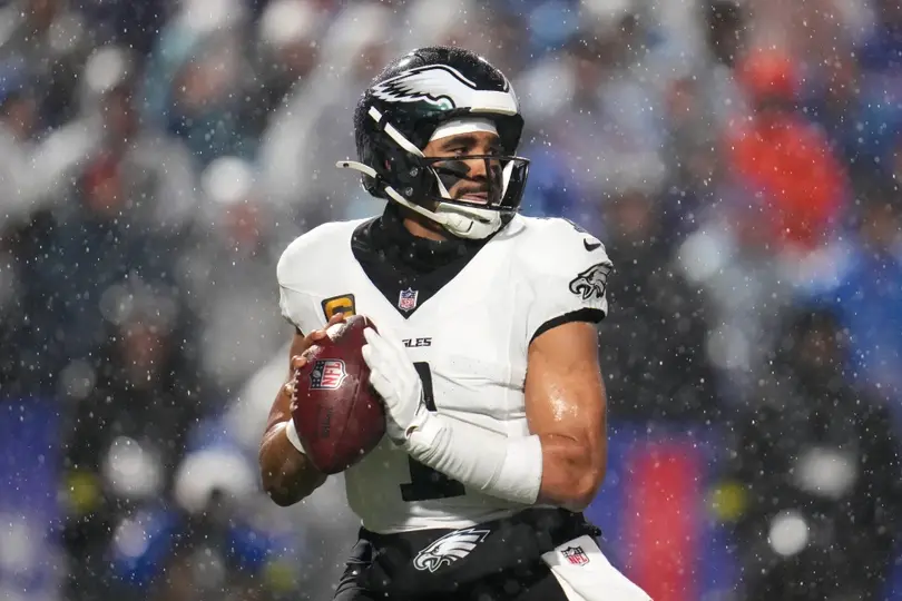 Jalen Hurts, mariscal de campo de Philadelphia, precursor del Tush Push | AP