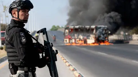 Varias carreteras del país sufrieron narcobloqueos tras la muerte del Mencho/AFP