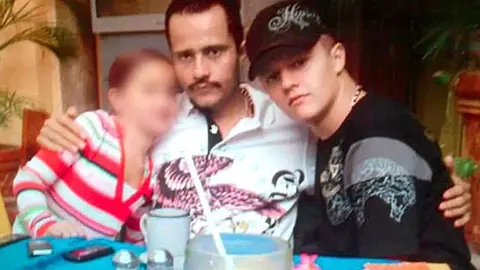 Otro corrido hace referencia a la recompensa ofrecida por su captura./ RS