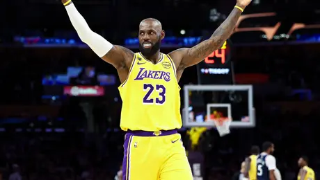 El “Rey” agranda su legado: LeBron James impone nuevo récord en la NBA