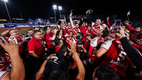 Jugadores de Diablos Rojos en celebración en la Serie del Rey 2025 | IMAGO 7
