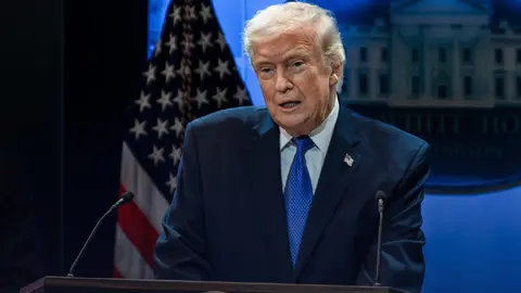 El mandatario también arremetió contra el expresidente Biden por descuidar la frontera / FB: @WhiteHouse