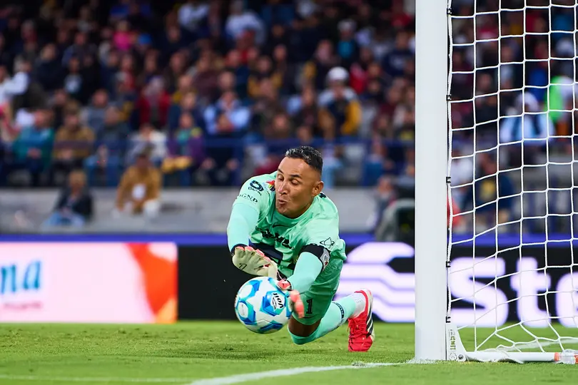 Keylor Navas atajando un balón en duelo ante Rayados | MEXSPORT