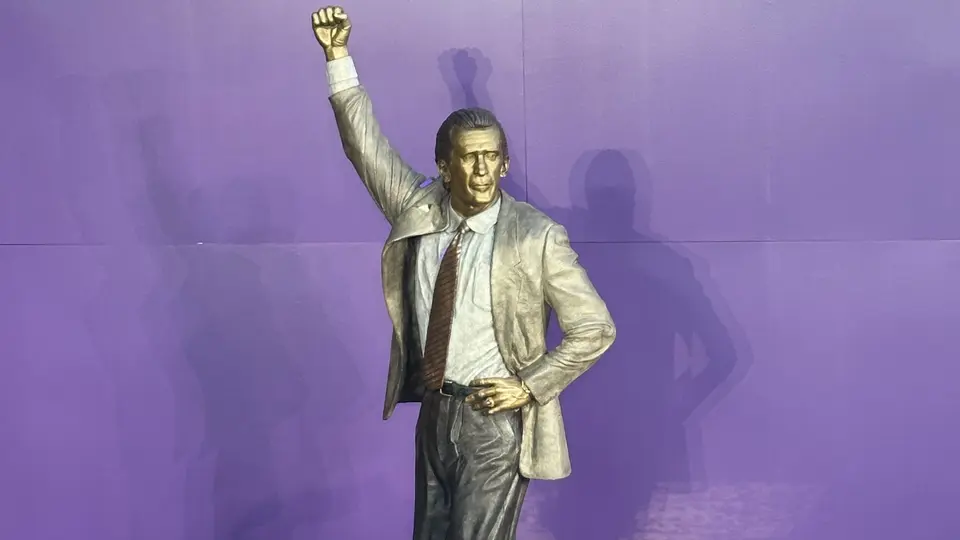 Lakers homenajea a Pat Riley con un enorme detalle