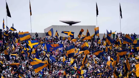 ¡La Rebel amenaza a aficionados de Cruz Azul!