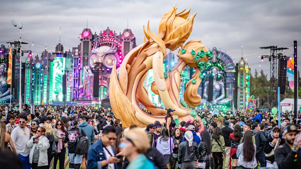 La edición 2026 del EDC México cerró con una escena que combinó frío, música y comunidad. / Cortesía OCESA