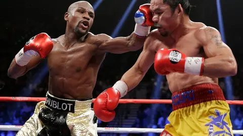 Floyd Mayweather Jr. y Manny Pacquiao en 2015 | AP