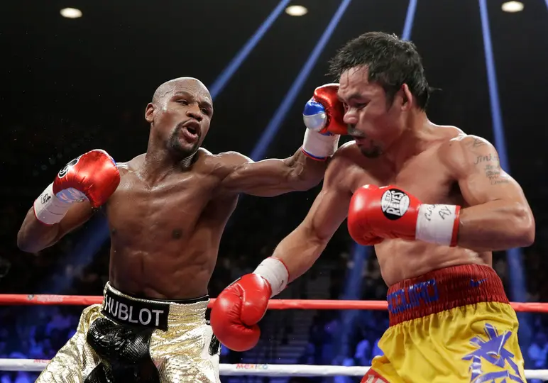 Floyd Mayweather Jr. y Manny Pacquiao en 2015 | AP