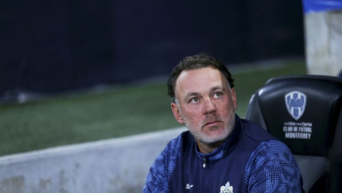 Gabriel Milito en el banquillo de Chivas durante un partido del Clausura 2026 de la Liga MX | IMAGO 7