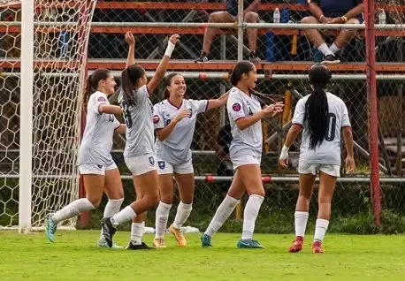 La Selección Sub17 femenil de Puerto Rico celebra l X: @Mundopelotanet