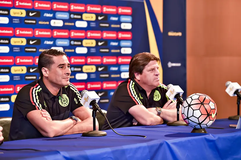 Guillermo Ochoa y Miguel Herrera en la Copa Oro de 2015 | IMAGO7