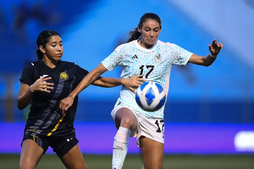 México peleando un balón con Puerto Rico l MEXSPORT