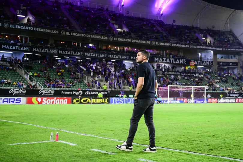 Nicolás Larcamón durante el partido entre Mazatlán y Cruz Azul en el Clausura 2026 de la Liga MX | IMAGO 7