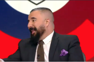 ¡Todos contra él! Álvaro Morales termina siendo ‘atacado’, en plena programa por compañeros, tras presumir dotes de goleador