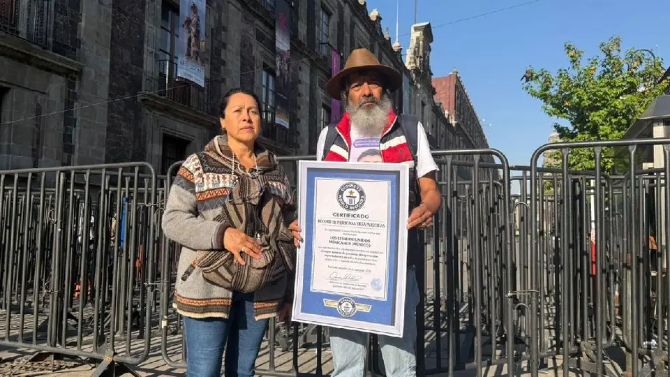 Padres buscadores se plantaron afuera de Palacio Nacional para exigir una reunión con la presidenta/X: @GildoGarzaMx