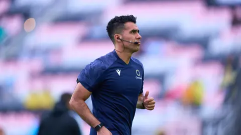 Adonai Escobedo pitando en Concacaf l MEXSPORT