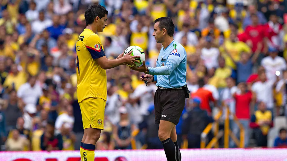Paul Delgadillo con Raúl Jiménez | IMAGO7