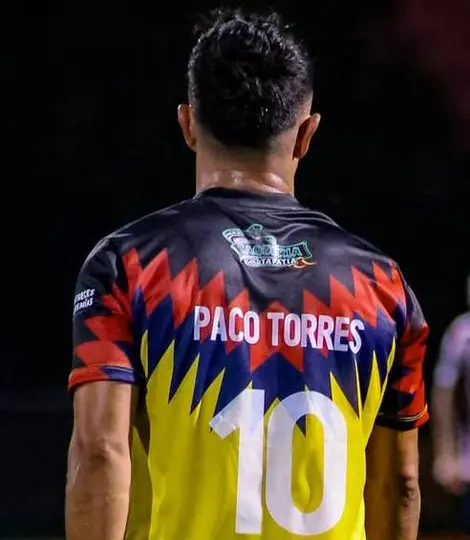 Paco Torres en un partido de leyendas ante Chivas l INSTA: @pacotorresz