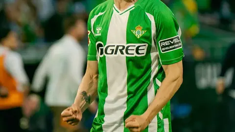 Álvaro Fidalgo con la playera del Betis l INSTA: @alvarofidalgo