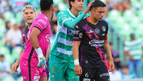 ¡Inédito! Jugador de Puebla es expulsado por agredir al árbitro tras salir de cambio