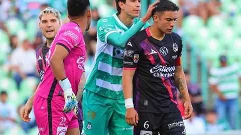 ¡Inédito! Jugador de Puebla es expulsado por agredir al árbitro tras salir de cambio