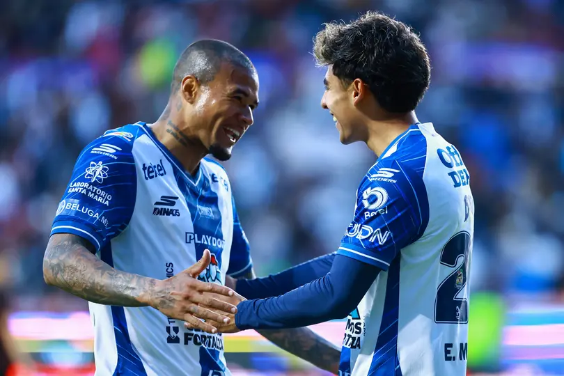 Elías Montiel festeja con Salomón Rondón | MEXSPORT