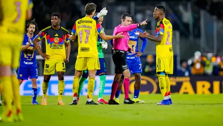 ¡Triunfo manchado! Gilberto Alcalá señala al culpable por polémica en el Clásico Capitalino: "VAR tuvo que llamar al árbitro"