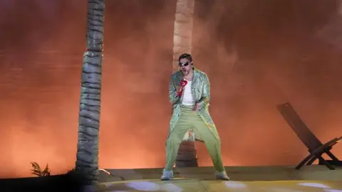 El disco lanzado en 2022 consolidó a Bad Bunny como una de las figuras más influyentes del streaming global. / AP