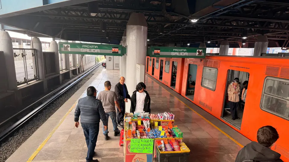 Adiós al ambulantaje en Línea B del Metro: autoridades retiran comercio informal de andenes