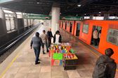 Adiós al ambulantaje en Línea B del Metro: autoridades retiran comercio informal de andenes