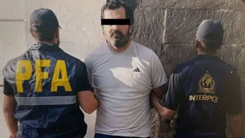 La detención fue resultado de un operativo coordinado entre la Semar, FGR, SSPC e Interpol./ SSC