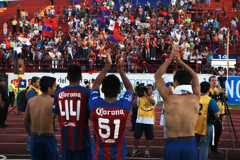 Jugadores de Atlante saludan a la afición en el Clausura 2014 de la Liga MX | IMAGO 7