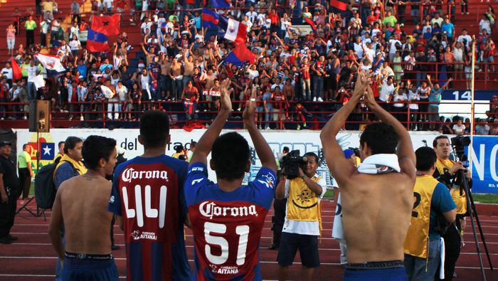 Jugadores de Atlante saludan a la afición en el Clausura 2014 de la Liga MX | IMAGO 7