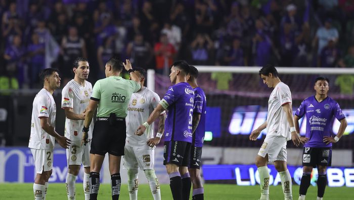 El Gato Ortiz expulsó a Marcel Ruiz | IMAGO7