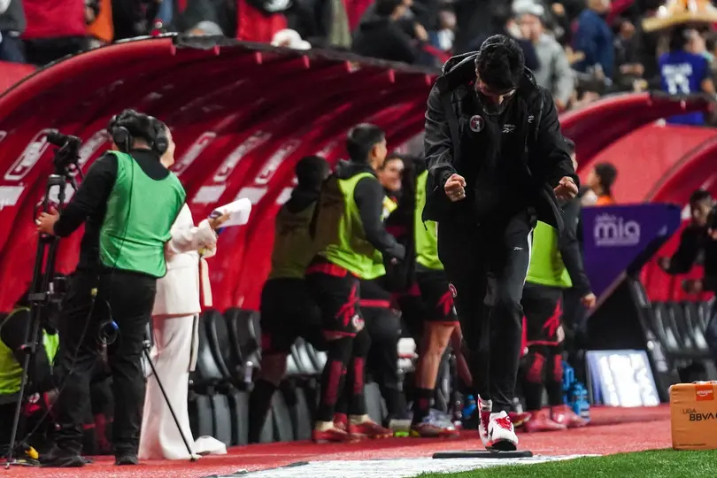 Sebastián Abreu festejando los goles de Tijuana