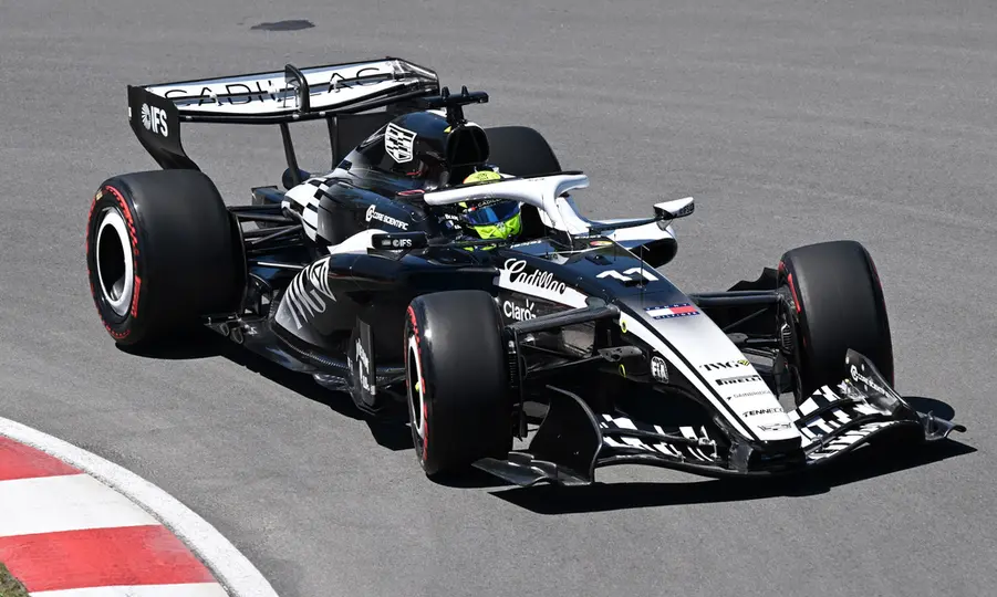 Checo Pérez con su Cadillac en Canadá l AP