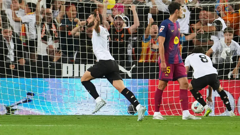 Luis Rioja uso el segundo ante el Barcelona l AP