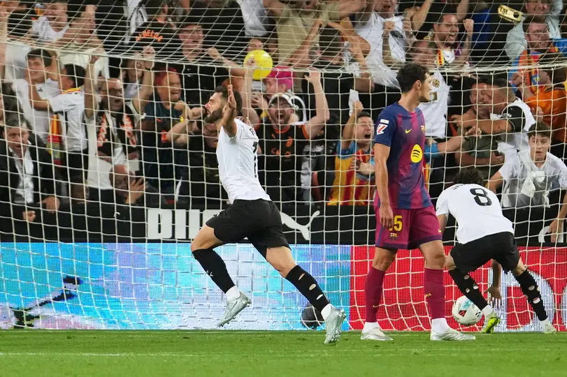 Luis Rioja uso el segundo ante el Barcelona l AP