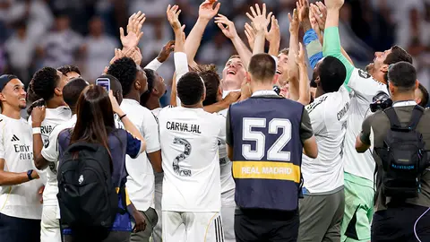 ¡Inconsolable! Mastantuono no pudo evitar las lágrimas en el homenaje del Real Madrid a Carvajal y Alaba