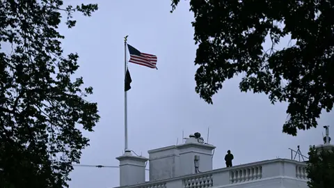 Reportes preliminares señalaron que se escucharon alrededor de 20 detonaciones cerca del complejo presidencial. / AFP