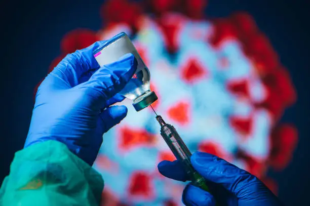 Expertos señalaron que virus como la influenza aviar H5N1 podrían representar un riesgo más letal que el Covid-19. / iStock