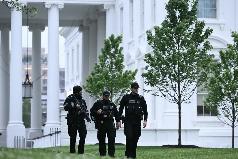 Las autoridades estadounidenses mantienen acordonada la zona cercana al Jardín Norte de la Casa Blanca. /  AFP