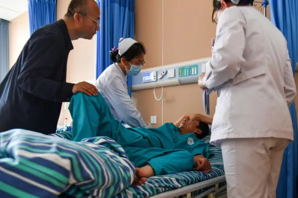 Mineros lograron ser evacuados con vida y fueron llevados a hospitales. / AP